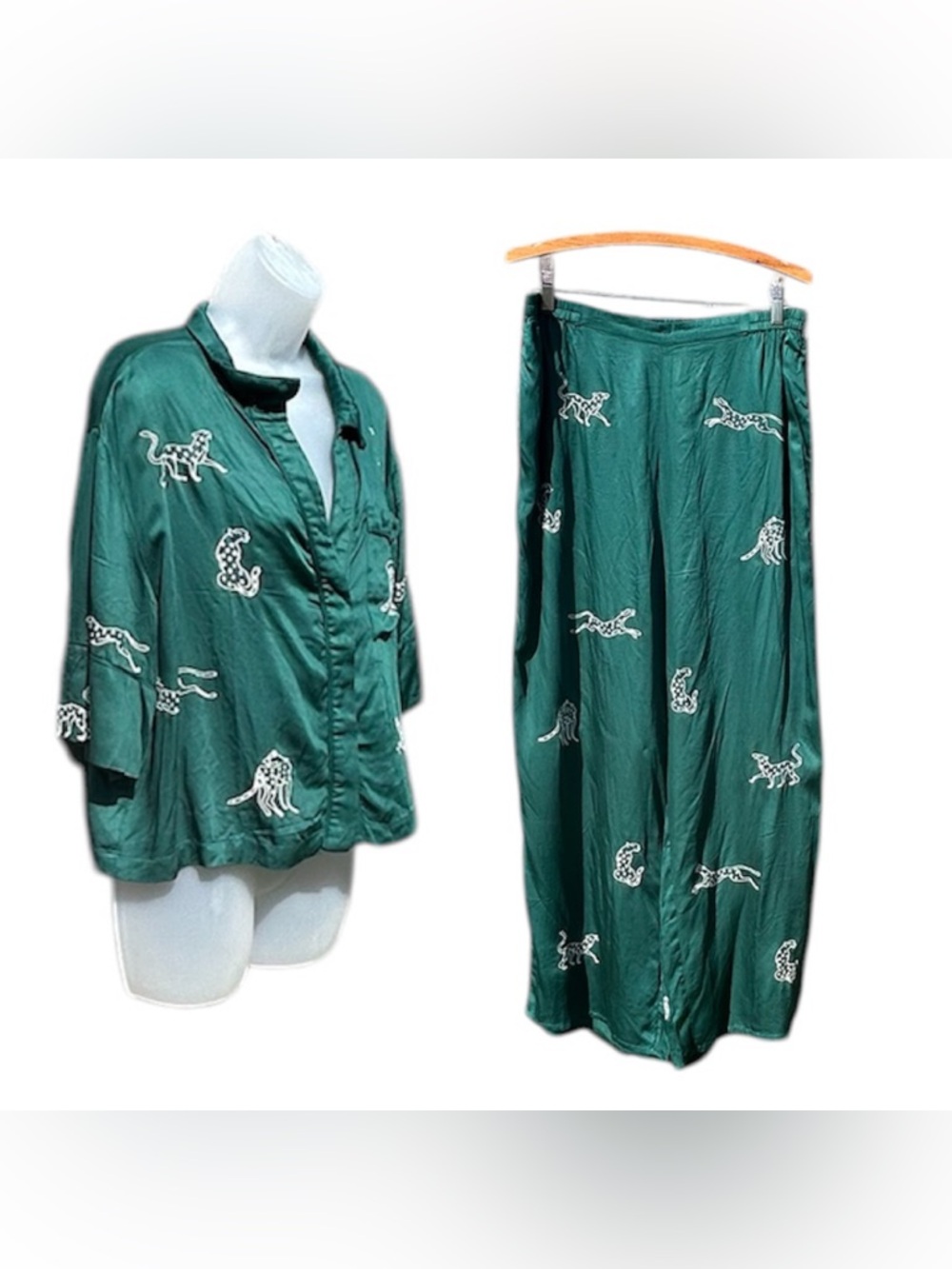 SANI Womens XL Green Embroidered Leopard Short Sleeve Lounge Pajama Set